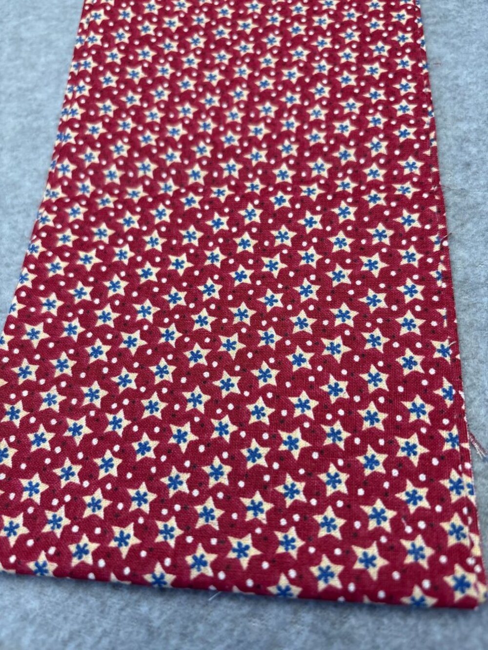 Red Floral Cotton Fabric 1/4 yard x 44" Quilting Sewing Craft Vtg - Picture 2 of 8